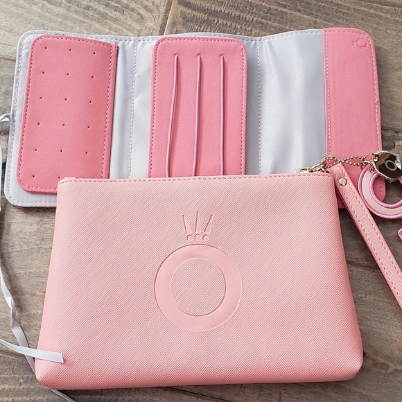 Pandora Me Collector's Kit - Picture 2 of 3